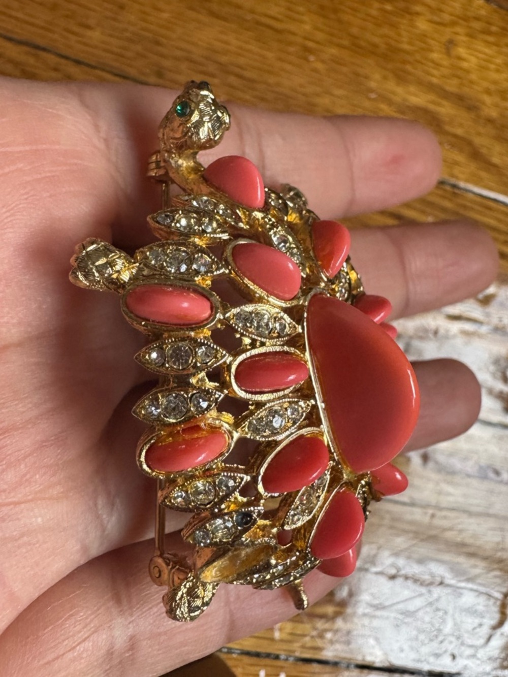 Gold-Tone Coral Cabochon Vintage Style Brooch - Women's Jewelry